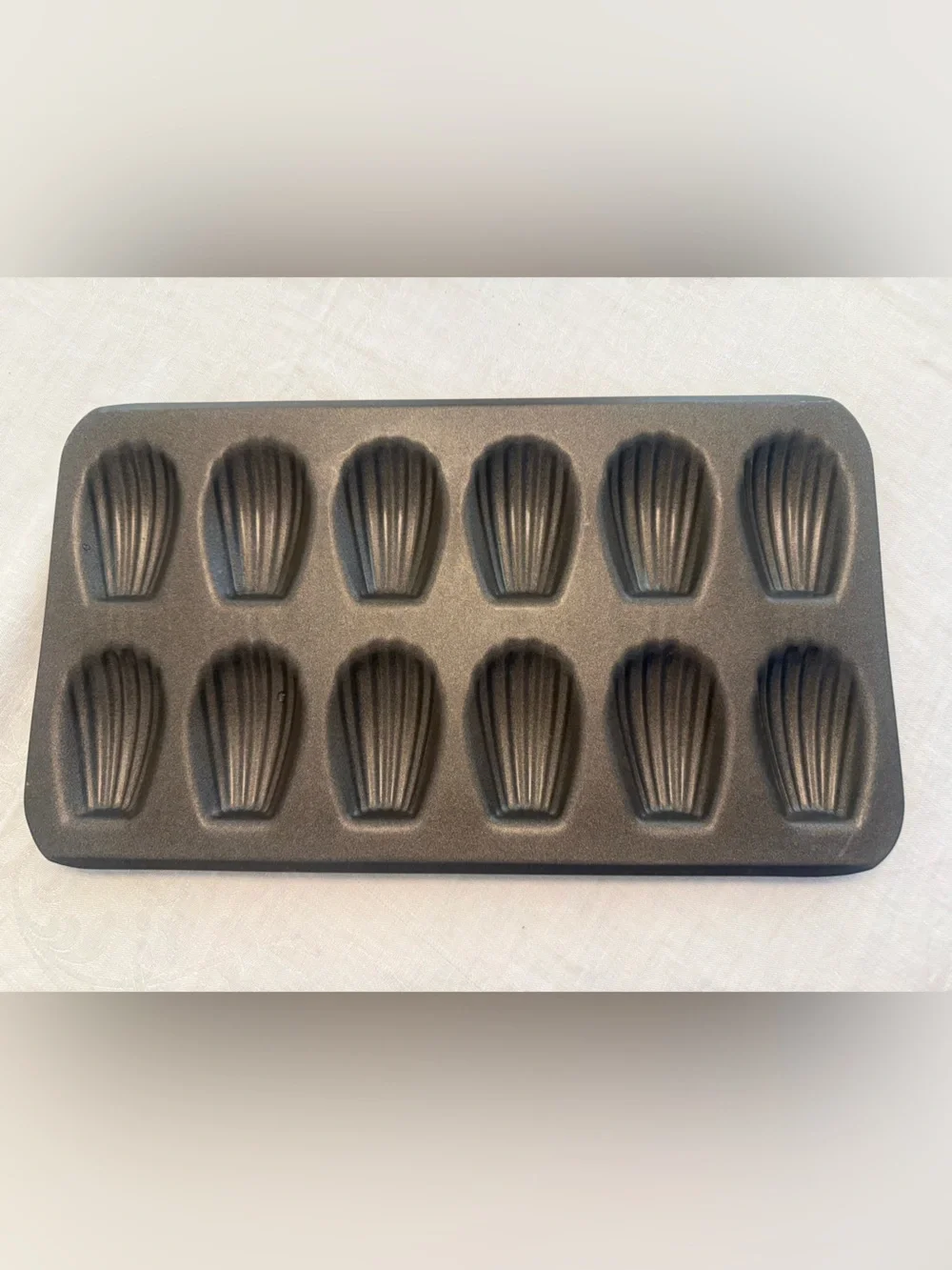 Madeline Cake Pan, Makes 12 Tea Cakes Cookies‎ Cookie unbranded